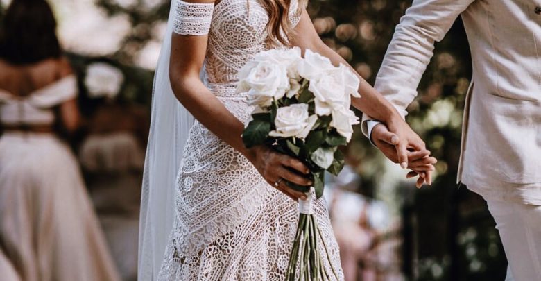 Ligji i çuditshëm/ Gjobë për prindërit që nuk martojnë fëmijët deri në 18 vjeç