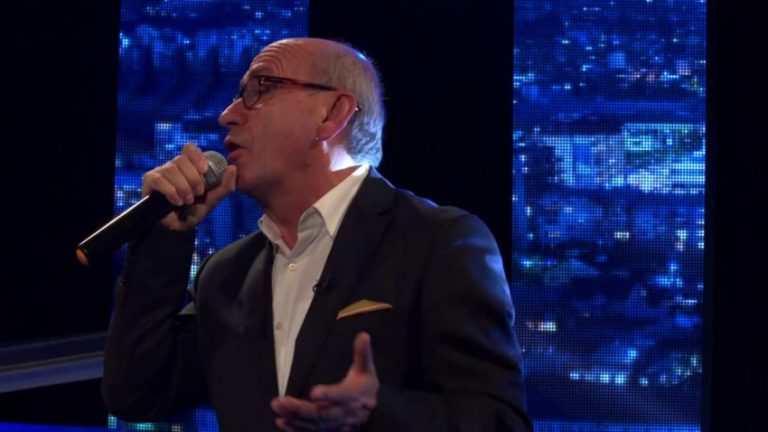 Ndahet nga jeta këngëtari i muzikës popullore shqiptare