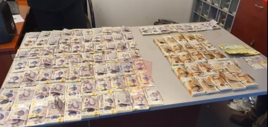 Mbi 120 mijë paund të fshehura në furgon, policia arreston 21-vjeçarin nga Durrësi (VIDEO)