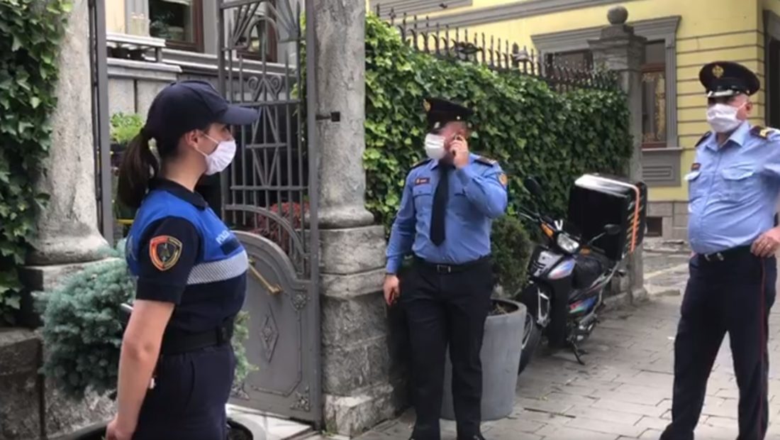 Nis gjobitja e bizneseve që shesin në anë të rrugës