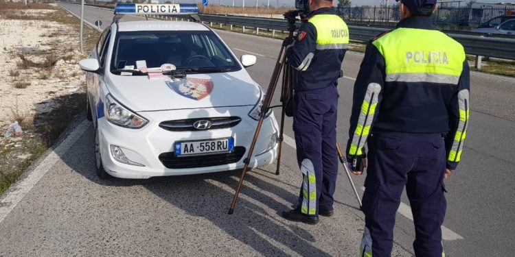 Policia Rrugore arreston 6 drejtues mjetesh, pezullon 105 patenta (VIDEO)