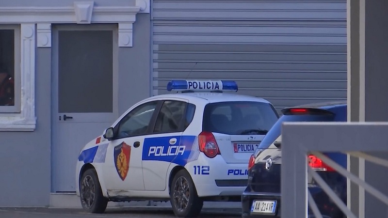 Nuk i bindet urdhrit për të ndaluar, arrestohet 51-vjeçari i dehur në timon