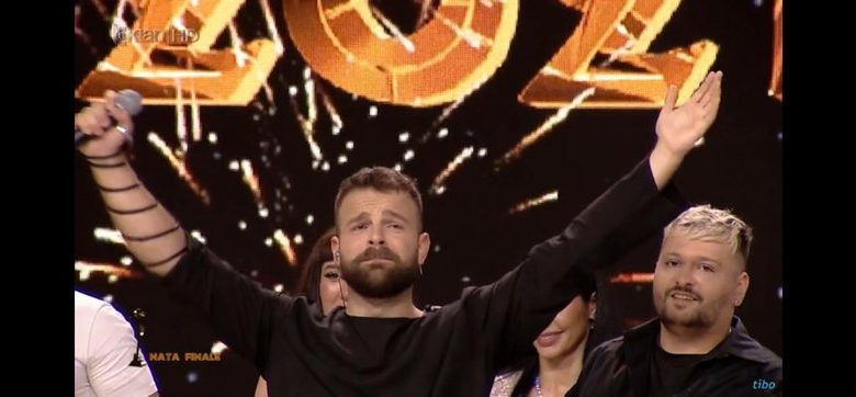 Alban Ramosaj fiton “Këngën Magjike”, shfaqet i përlotur në skenë