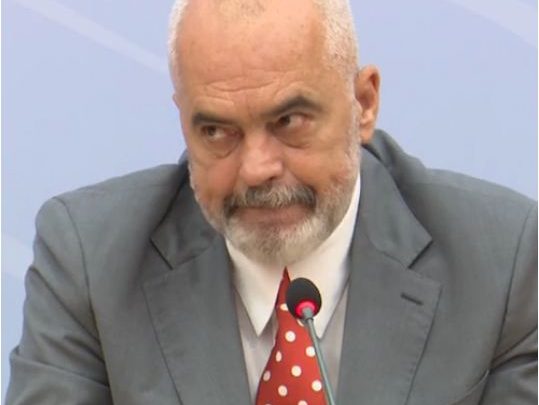 Rama për ata që shesin buzë rruge:  Na prishin imazhin si vend turistik