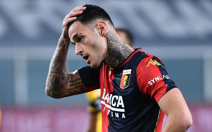 Shkatërroi makinat me levë në qendrën stërvitore në Trigoria, arrestohet i ati i sulmuesit të njohur të Serisë A