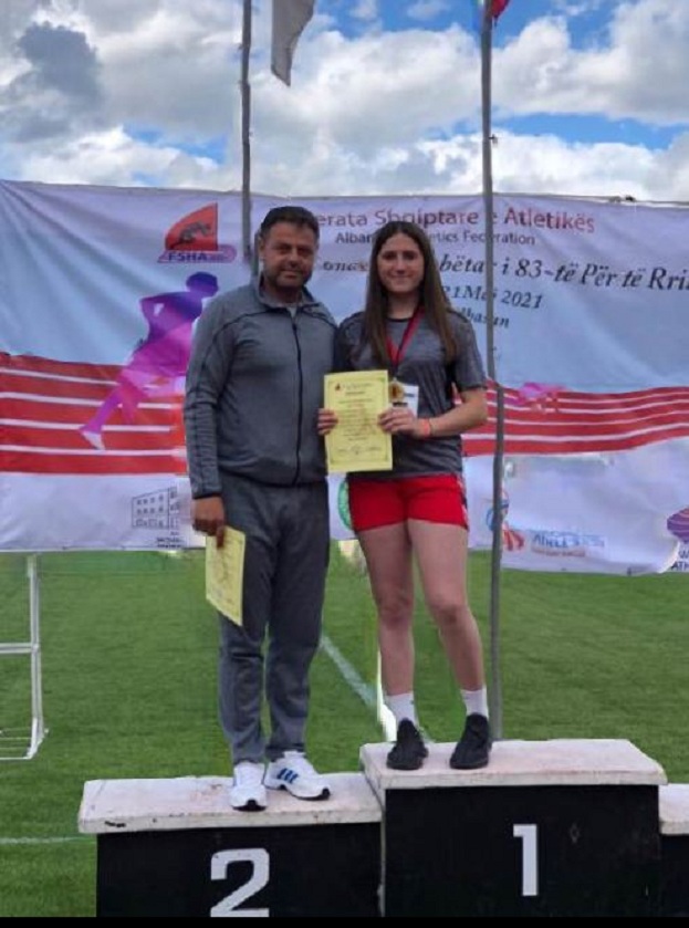 Gjimnazistja nga Durrësi shpallet kampione e Shqipërisë në hedhje shtize