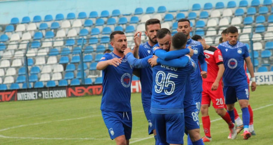 Teuta fiton sërish dhe nuk lëshon kreun