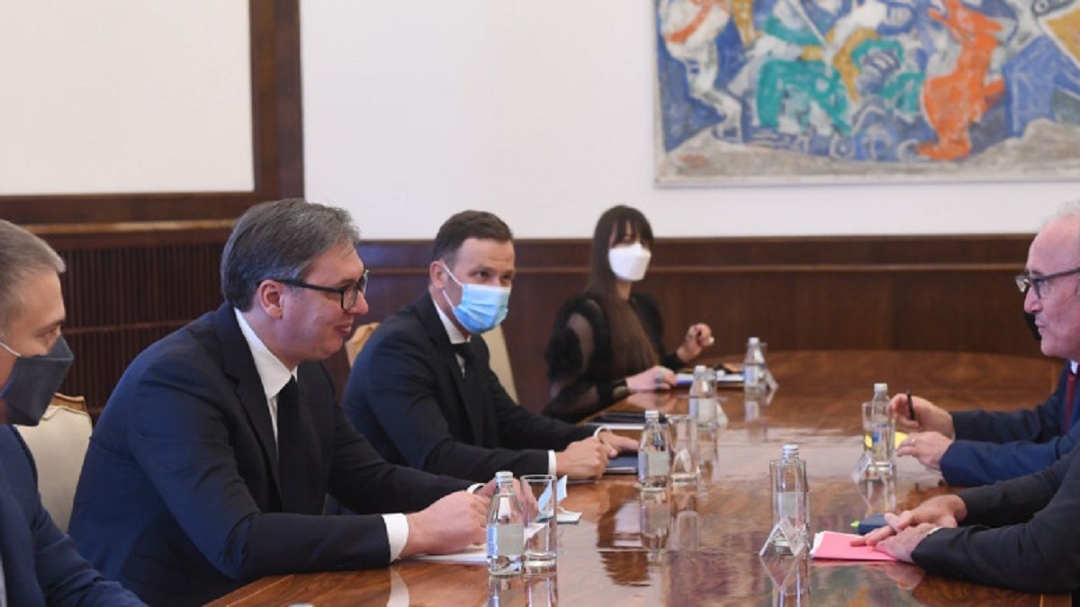 Vuçiç-ambasadorit francez: Jemi të gatshëm për kompromis me Kosovën