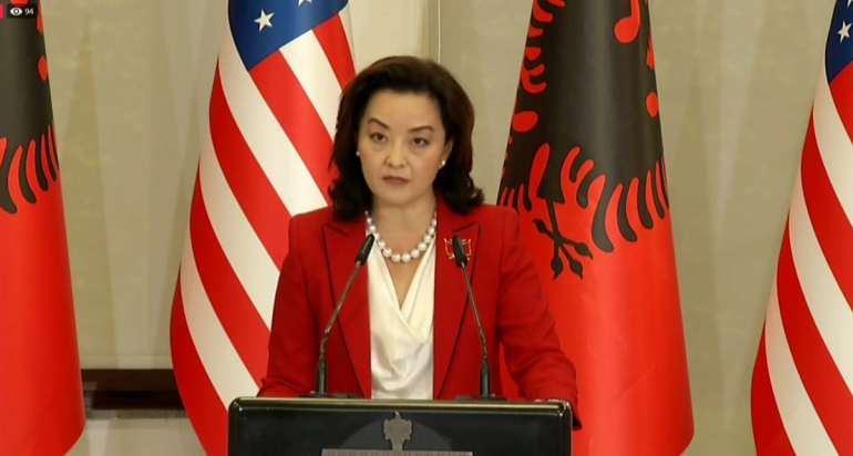 Dënimi i Adriatik Llallës, ambasadorja e SHBA: SPAK po jep rezultate