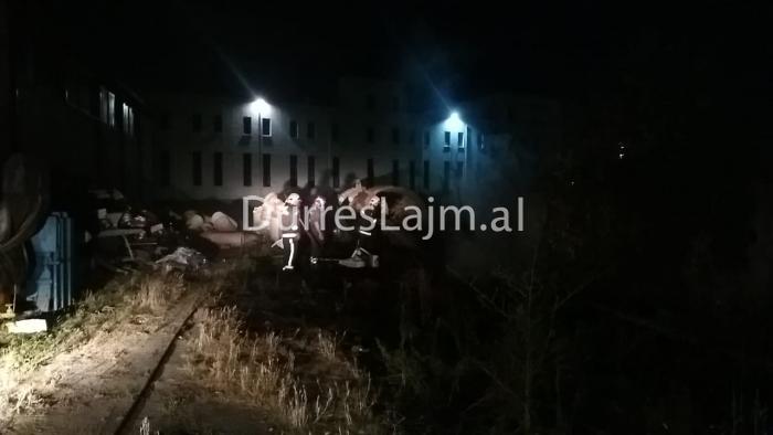 Tjetër vatër zjarri në Durrës, flakët rrezikuan një magazinë. Drejtori Velaj ka një apel për qytetarët (FOTO)