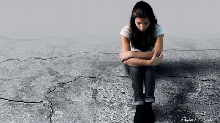 Pandemia e koronavirusit vetmon të rinjtë