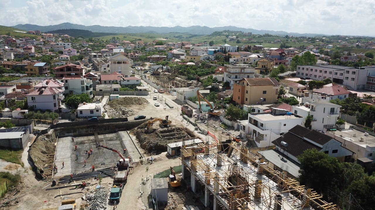 Kryebashkiaku Arbana shtron pyetjen: Cila do jetë një nga lagjet më të bukura në Shijak?