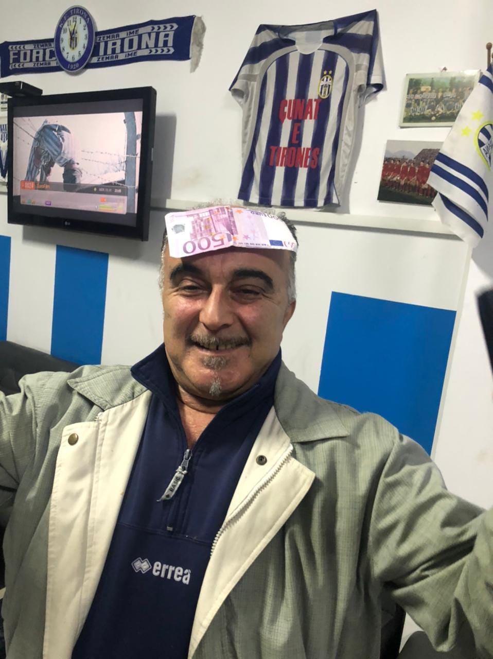 Votoi për shkarkimin e Metës, Blushi nxjerr foton e deputetit me 500 € në ballë: I siguroi pushimet edhe këtë vit