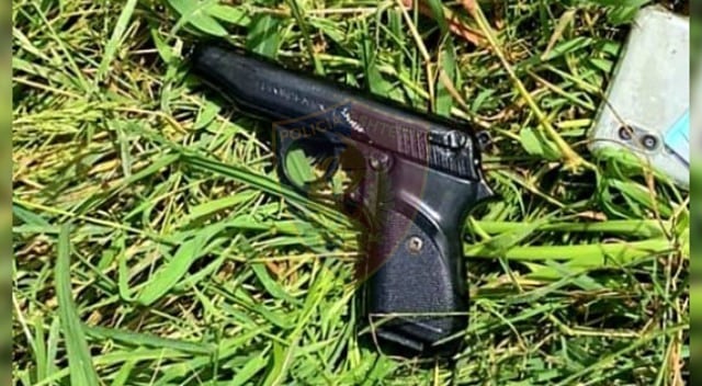 Qarkullonin me armë me vete, një në pranga, një tjetër në kërkim