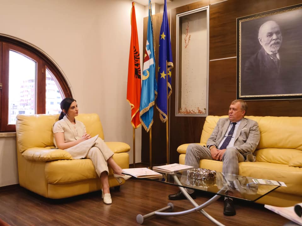 Sako pret ambasadorin çek: E njoha me resurset e jashtëzakonshme që ka Durrësi