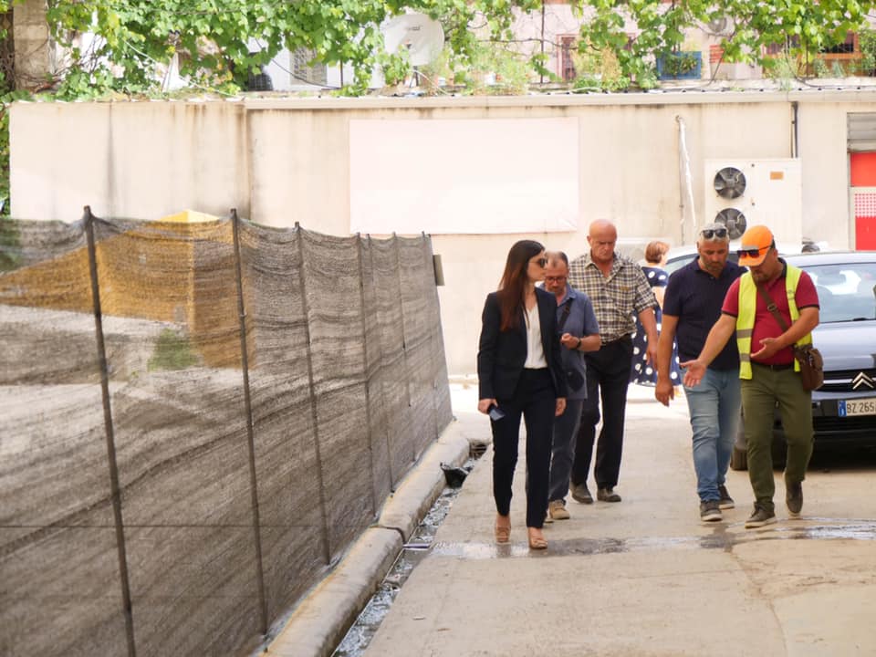 Kryebashkiakja Sako inspekton punimet për riforcimin e pallatit DS4: Shumë shpejt nis puna në 10 pallate të tjera