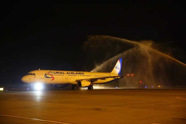 Mbërrin në Rinas çarteri i parë turistik nga Moska me Ural Airlines
