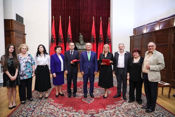 Meta vlerëson dy kirurgët e shquar “Nderi i Kombit”: Humanistë të jashtëzakonshëm