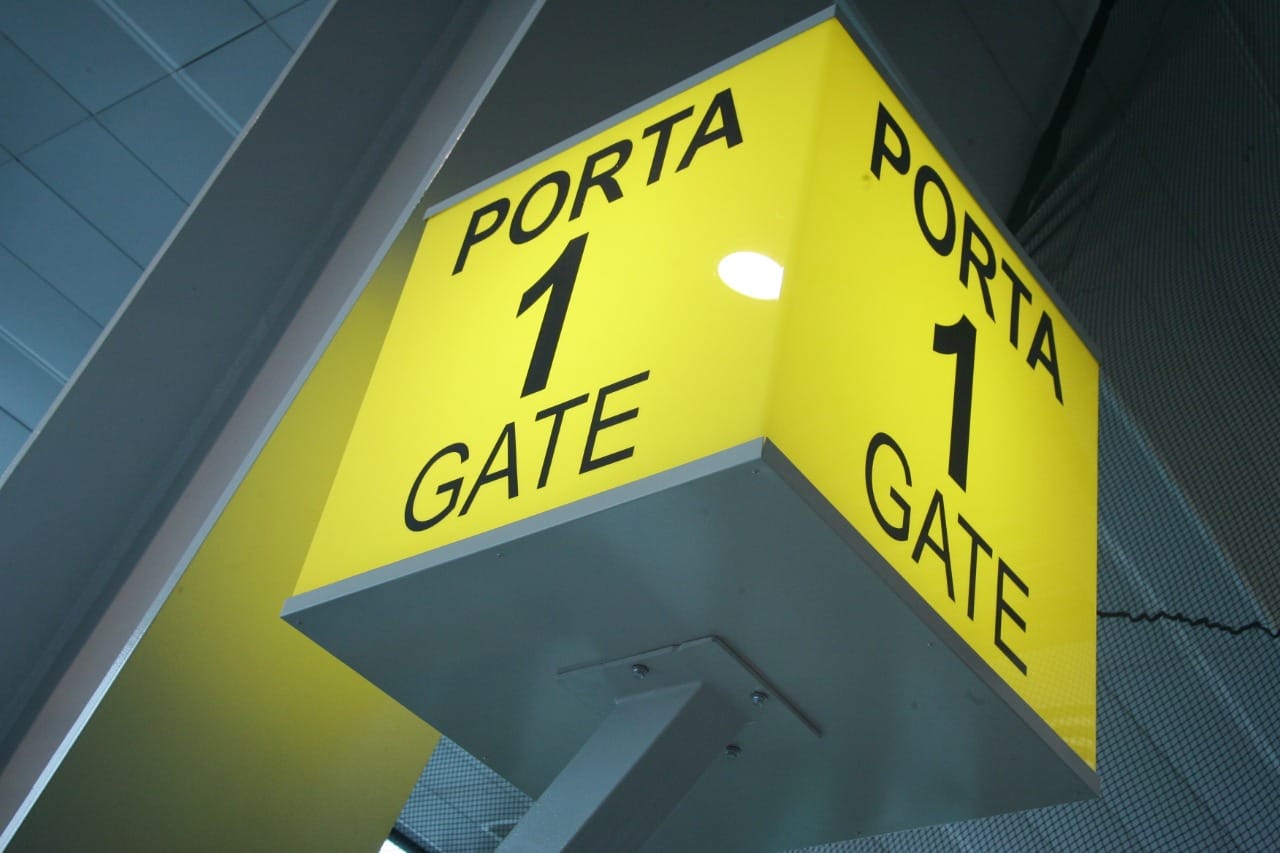 Zvicra heq të gjitha kufizimet për qytetarët shqiptarë, TIA: Mjafton vetëm pasaporta