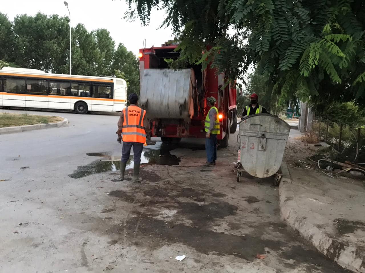 Bashkia e Shijakut aksion për dezinfektimin, larjen dhe pastrimin e qytetit