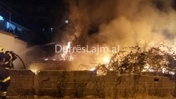 Natë ferri në Durrës, zjarre ngado (FOTO)