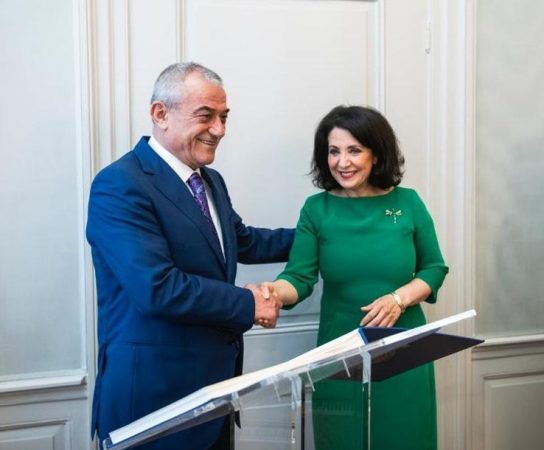 Drita jeshile për negociatat nga Holanda, Ruçi i shkruan letër homologes Arib