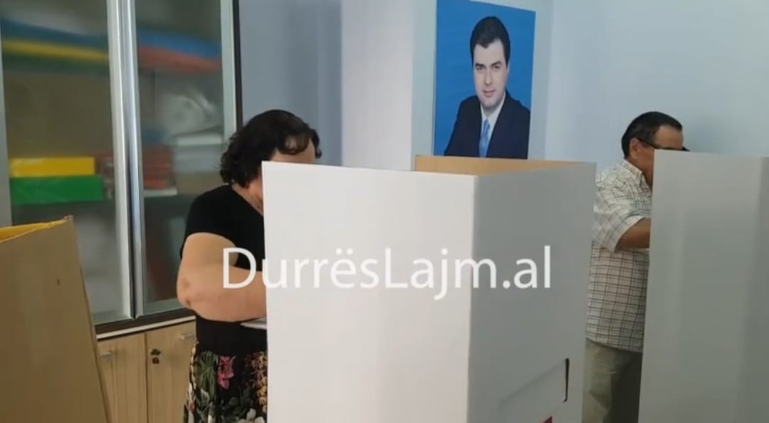 Demokratët e Durrësit votuan nën “vështrimin” e Bashës!