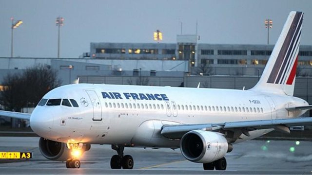 Alarm për bombë në avion, mjeti fluturues bën ulje emergjente