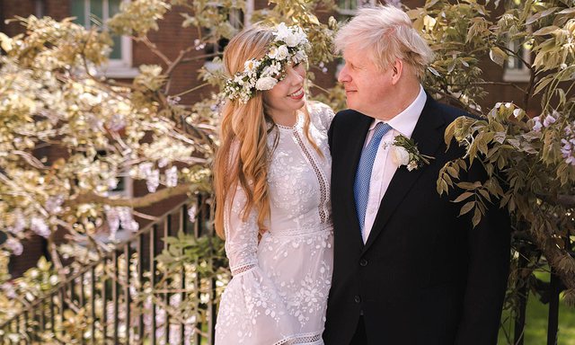 Fustani që zgjodhi Carrie Symonds në martesën e fshehtë me Boris Johnson, një ndër më të shiturit në botë