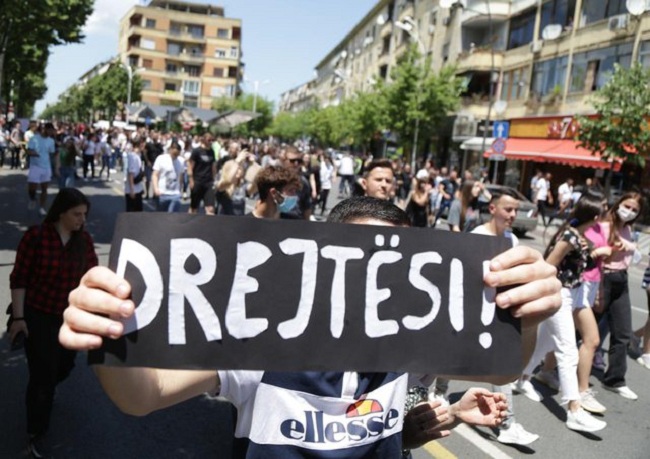 Protesta e maturantëve/ Kushi: Ulim kufirin minimal të pikëve për çdo notë