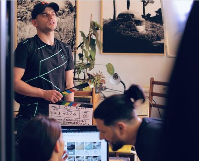 Ermal Mamaqi bën ndryshimin drastik në look