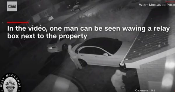 Hajdutëve në Britani i mjaftojnë pak sekonda për të vjedhur mjetin luksoz (VIDEO)