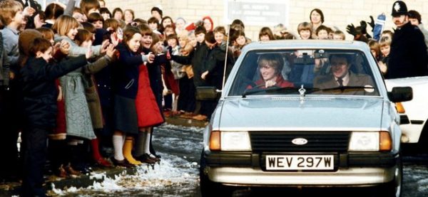 Shitet makina e Princeshës Diana e dhuruar për fejesë nga Charles