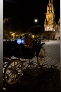 Olta Gixhari ndan momentet romantike me partnerin: Duke u puthur si adoleshentë