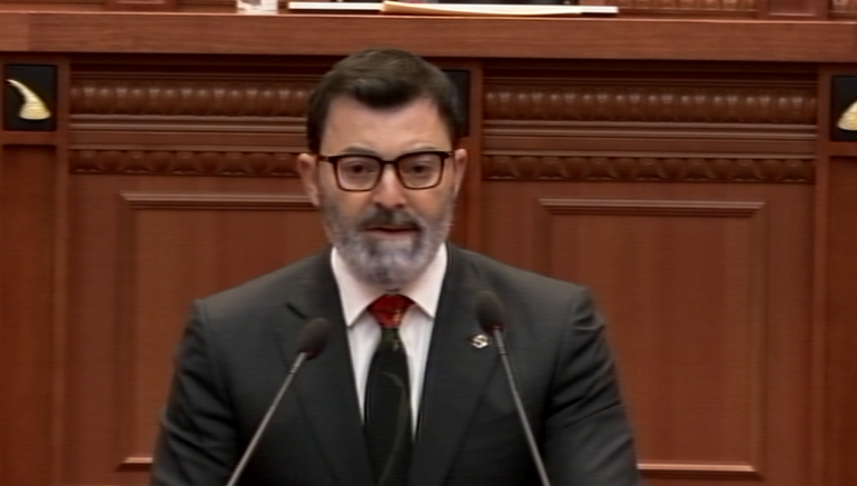 Nis seanca në Kuvend, Hyseni prezanton raportin për shkarkimin e Presidentit Meta