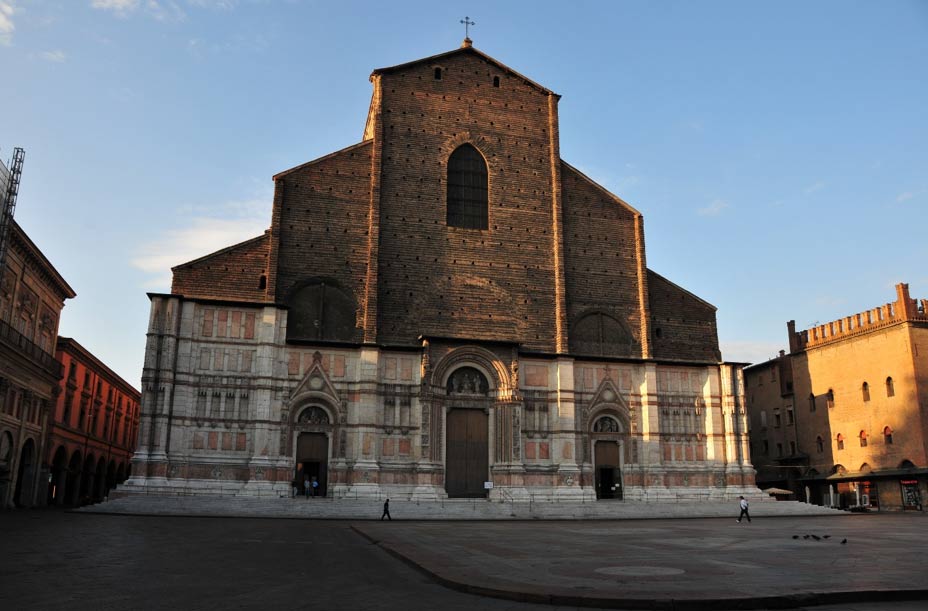 Shqiptari dhunon priftin në Itali, i moshuari përfundon në spital