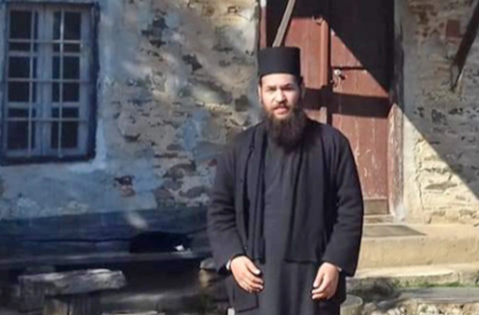 Dëshmia e banores për priftin që sulmoi me acid 7 metropolitanët: E strehuam në shtëpi, kishte probleme psikologjike