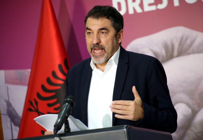 Blendi Çuçi letër ILD e KLGJ: Merrni masa, ky gjyqtar po pengon aksionin e IKMT për prishjen e objekteve pa leje në bregdet