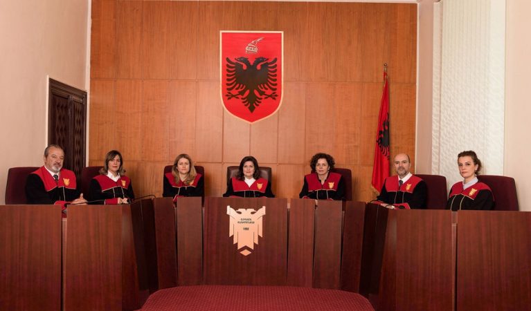 Gjykata Kushtetuese rrëzon nenin për ndarjen e mandateve sipas hersit, pranon padinë e Murrizit dhe Patozit