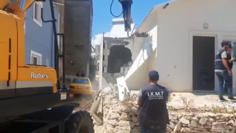 IKMT: Sa objekte janë prishur në bregdet, pastrimi me mjetet e ushtrisë