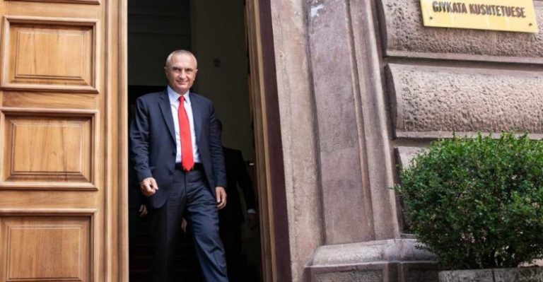 Kuvendi çon në Gjykatën Kushtetuese vendimin për shkarkimin e Metës