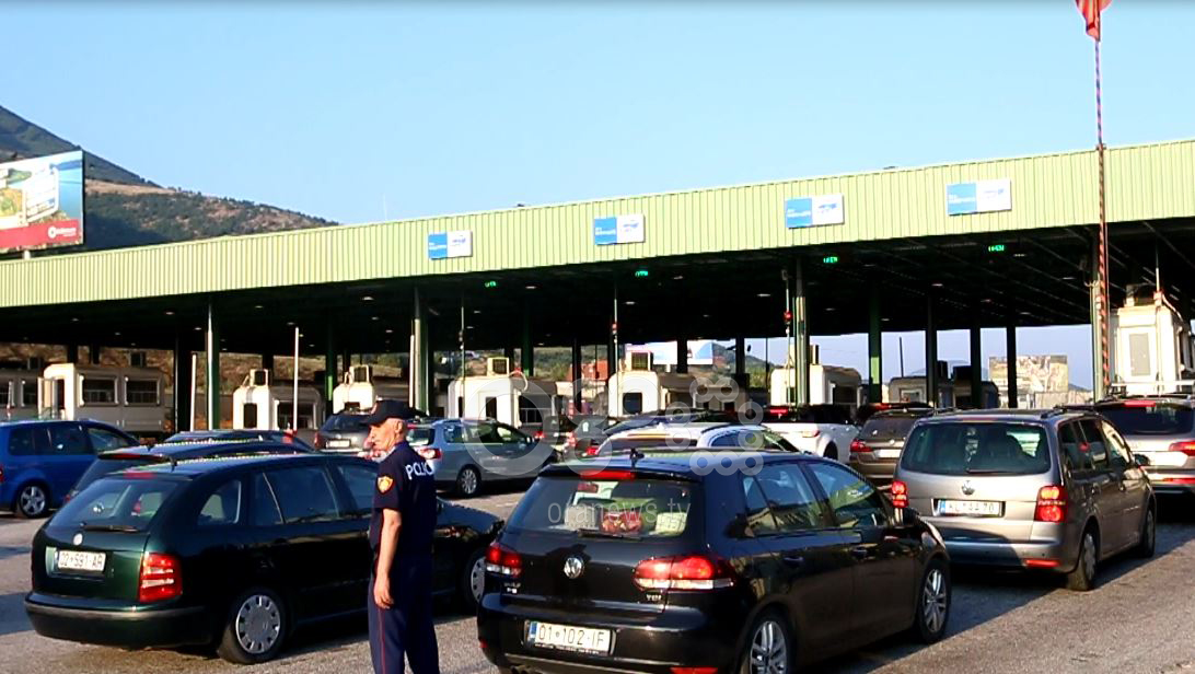 Fluks makinash në Morinë, pushuesit nga Kosova dynden drejt Shqipërisë