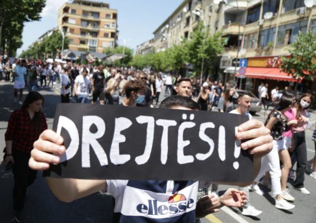 Protesta e maturantëve/ QSHA publikon vendimin për uljen e kufirit minimal të pikëve për çdo notë