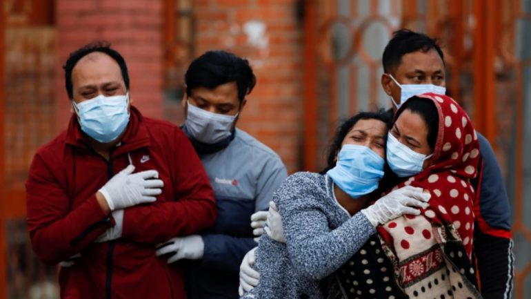 Mbi 4 milionë vdekje nga COVID-19 në botë