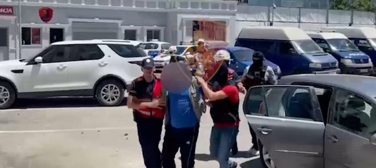 Organizator i trafikut të klandestinëve, arrestohet 54-vjeçari, subjekt i OFL dhe i dënuar me 25 vite burg në Greqi (EMRI)