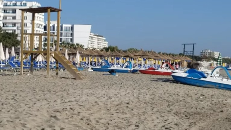 Blendi Klosi: Vrojtuesit, kusht i panegociueshëm për plazhet private