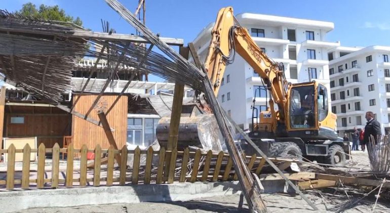 IKMT nis aksionin për shembjen e ndërtimeve pa leje në plazhin e Shëngjinit