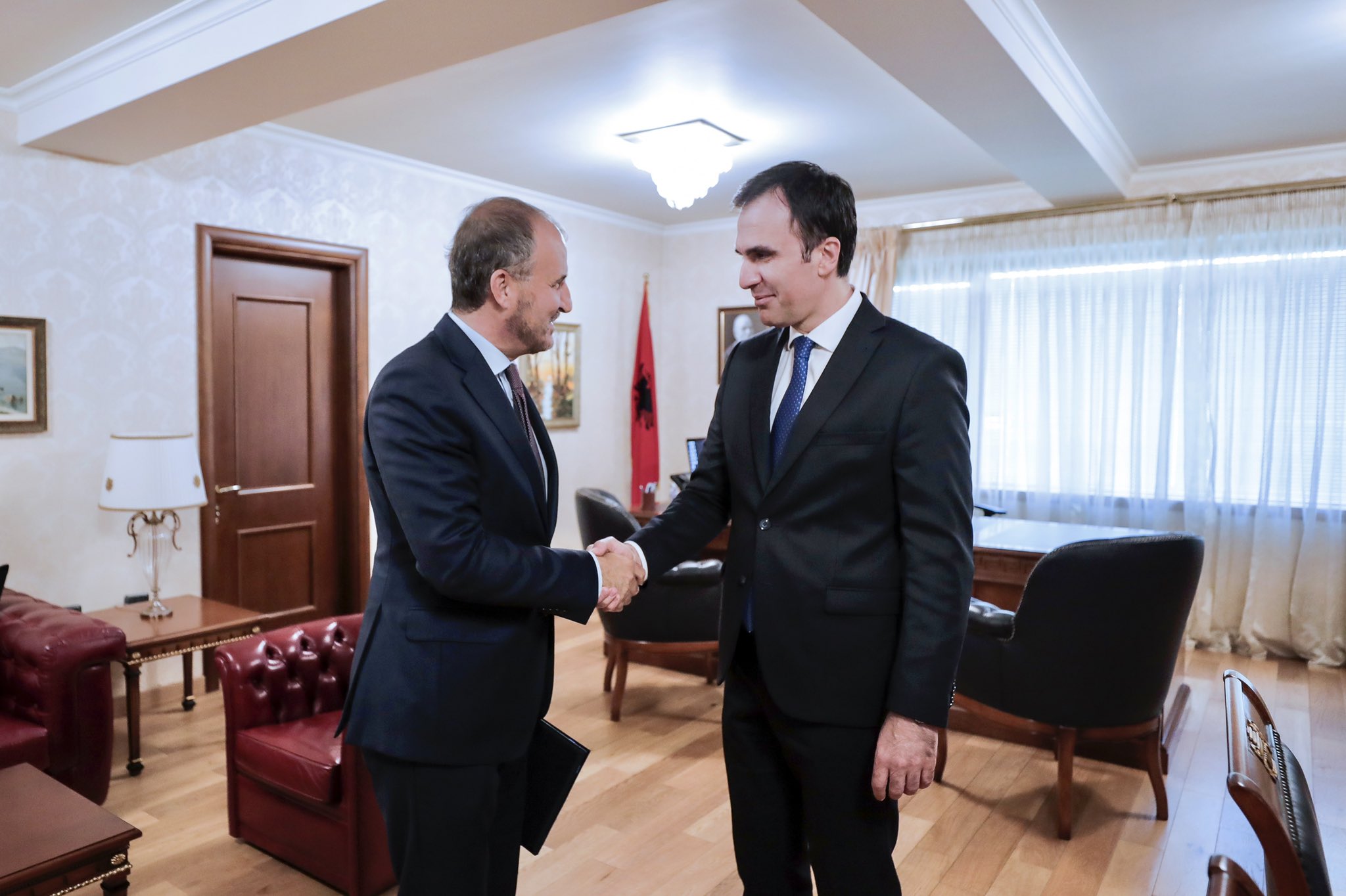 Soreca takohet me kryeprokurorin Çela: Me rëndësi hetimet mbi pastrimin e parave