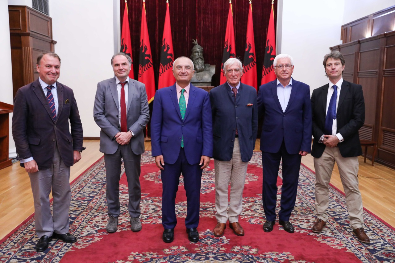 Meta vlerëson me Dekoratën e lartë “Gjergj Kastrioti Skënderbeu” arkeologët e shquar edhe personalitetin francez Jean Gabriel Rey