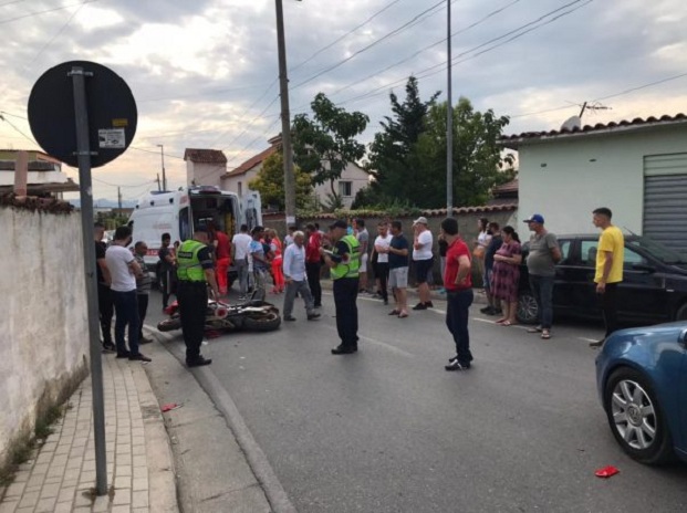 Mjeti del nga rruga, plagoset shoferi dhe pasagjerja